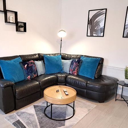 Spacious 3 Bed Apartment, En-Suites, Near Train Station! Watford  Ngoại thất bức ảnh