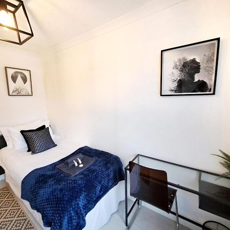 Spacious 3 Bed Apartment, En-Suites, Near Train Station! Watford  Ngoại thất bức ảnh