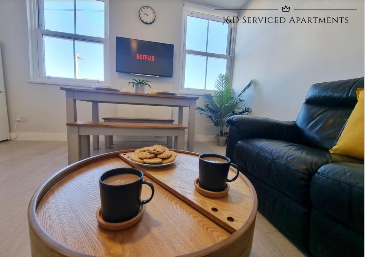 Spacious 3 Bed Apartment, En-Suites, Near Train Station! Watford  Ngoại thất bức ảnh